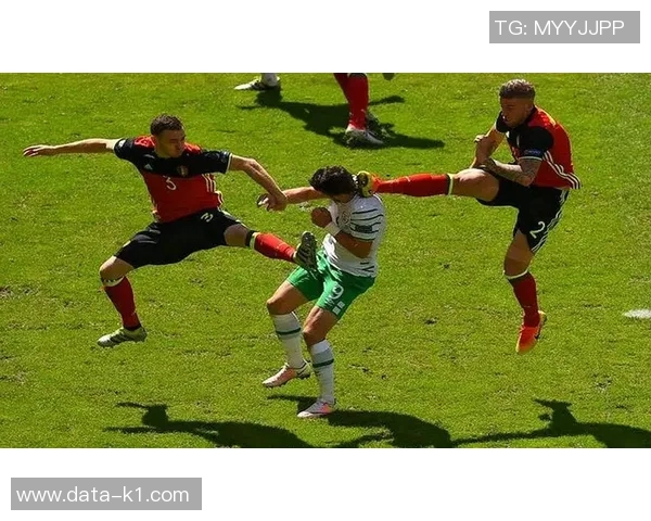 足球场上的搞笑瞬间合集让你捧腹大笑的精彩时刻回顾 足球场上的搞笑瞬间合集让你捧腹大笑的精彩时刻回顾