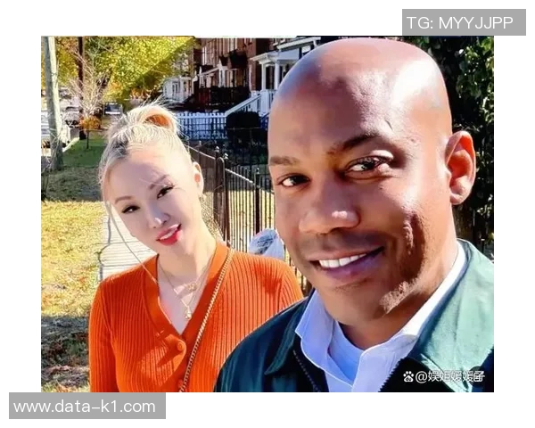 马布里与中国女友甜蜜领证结婚成功转身成为中国女婿