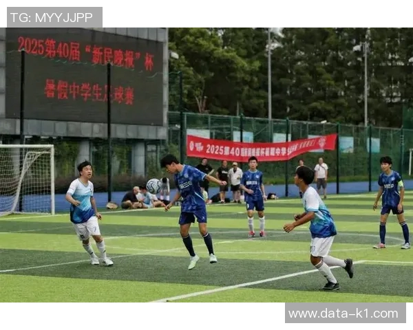 足球赛精彩纷呈激情四溢球员们拼尽全力展现绝佳技艺与团队合作的完美瞬间